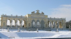 les jardins de Schönbrunn avec l'Obélisque, le labyrinthe et le zoo